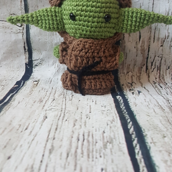 Crochet Baby Yoda Amigurumi - Picture 8 of 16